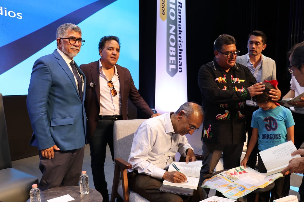 El Nobel de Química Venki Ramakrishnan sostiene un diálogo sobre la vida y el envejecimiento